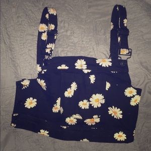 A cute overall crop top perfect for the summer!
